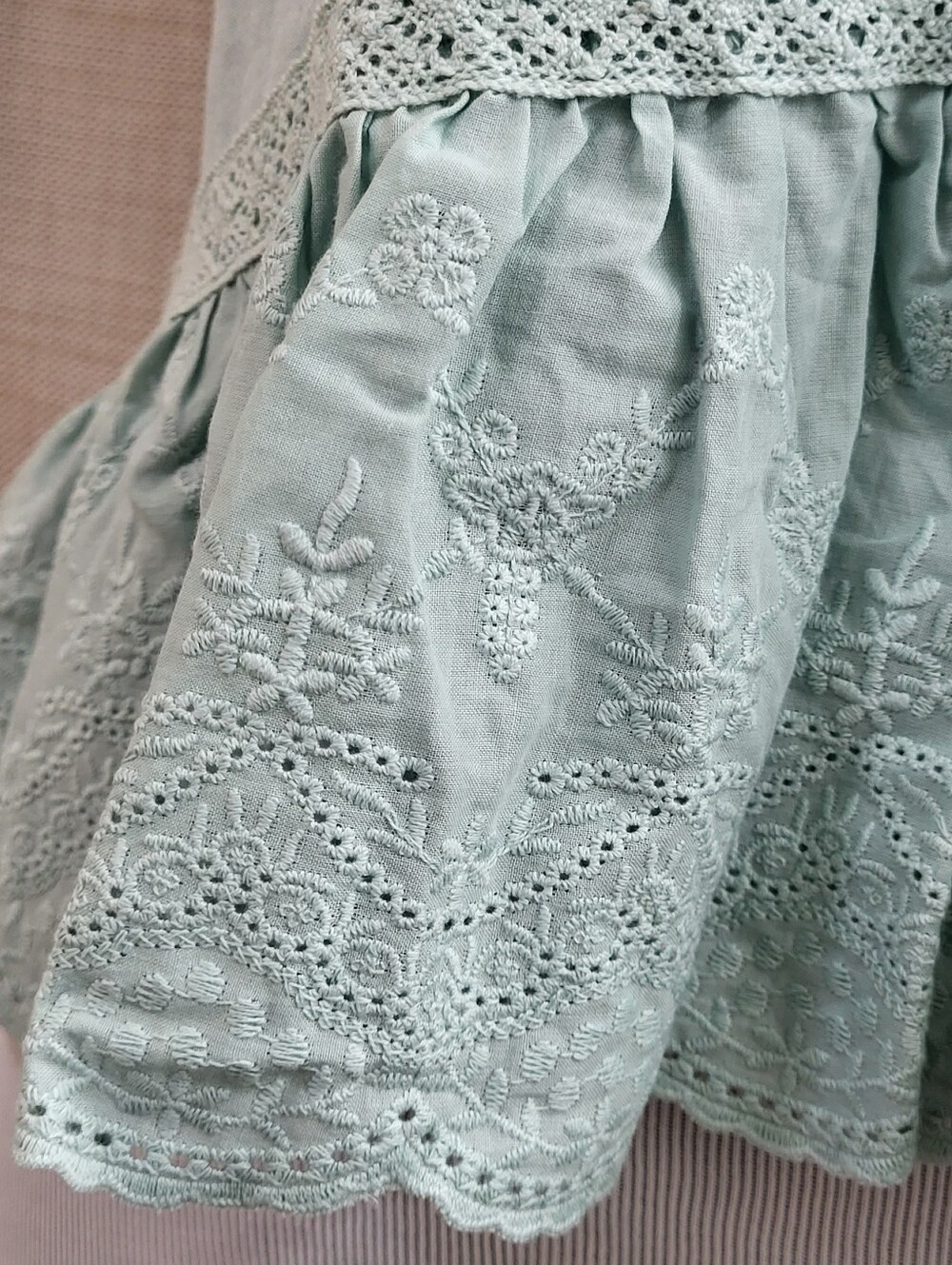 Oak & Trellis Women's Mint Green Short Sleeve Peplum Eyelet Lace Hem Top Size M - Picture 6 of 9